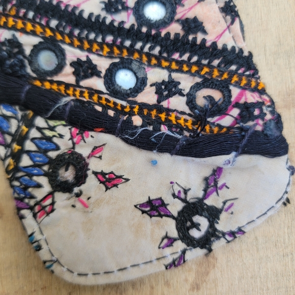 🌎👽 Free People Boho Embroidered Repurposed vtg banjara hippie Wallet card case - Picture 12 of 16